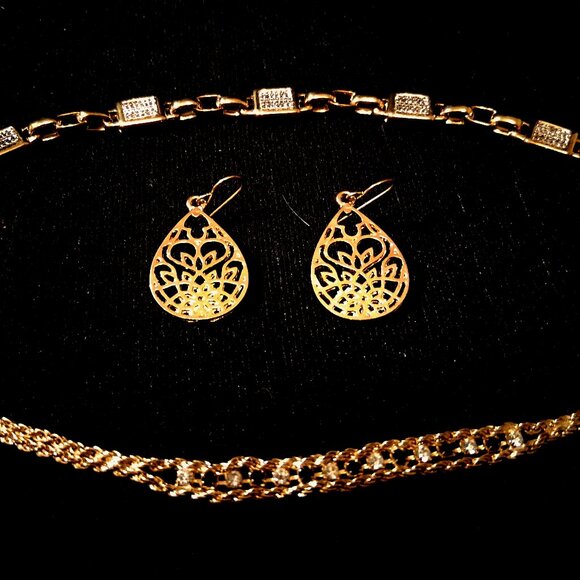 Earring Set Teardrop Filigree Gold-Toned and Two Gold-Toned Bracelets - Picture 2 of 12